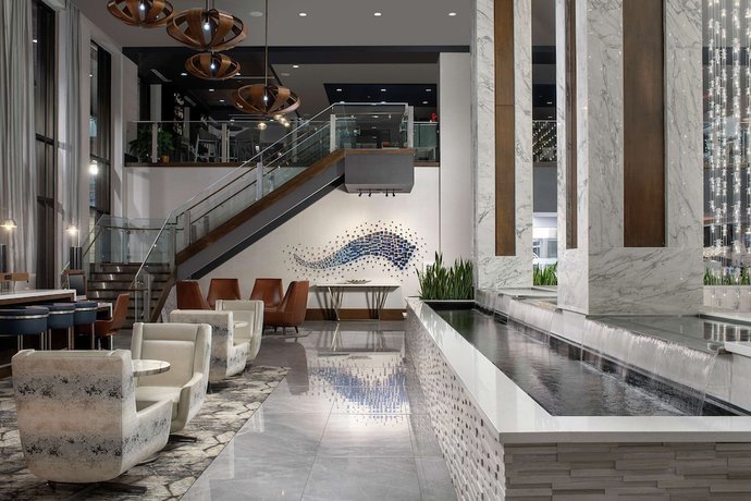 Imagen de los interiores del Hotel Embassy Suites by Hilton Knoxville Downtown. Foto 18