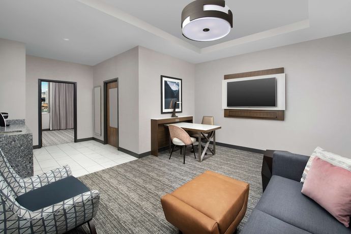 Imagen de la habitación del Hotel Embassy Suites by Hilton Knoxville Downtown. Foto 9