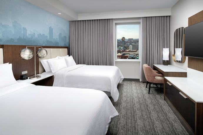 Imagen de la habitación del Hotel Embassy Suites by Hilton Knoxville Downtown. Foto 11