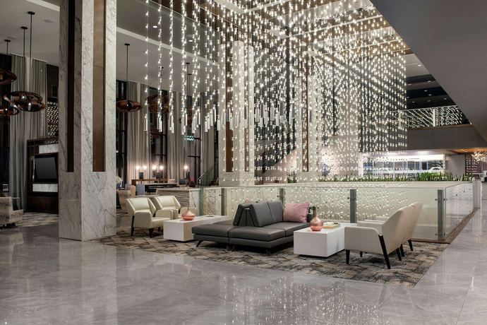 Imagen de los interiores del Hotel Embassy Suites by Hilton Knoxville Downtown. Foto 19