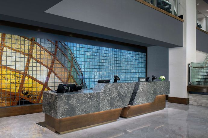 Imagen de los interiores del Hotel Embassy Suites by Hilton Knoxville Downtown. Foto 20