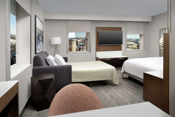 Imagen de la habitación del Hotel Embassy Suites by Hilton Knoxville Downtown. Foto 14