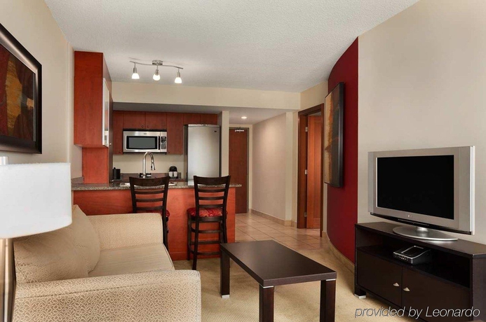 Imagen general del Hotel Embassy Suites by Hilton - Montreal. Foto 3