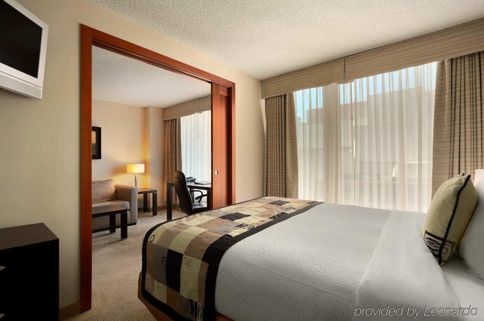 Imagen general del Hotel Embassy Suites by Hilton - Montreal. Foto 13