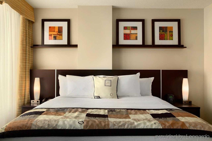 Imagen general del Hotel Embassy Suites by Hilton - Montreal. Foto 14