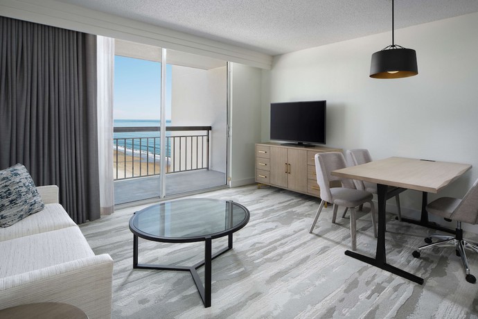 Imagen de la habitación del Hotel Embassy Suites by Hilton Myrtle Beach Oceanfront Resort. Foto 8