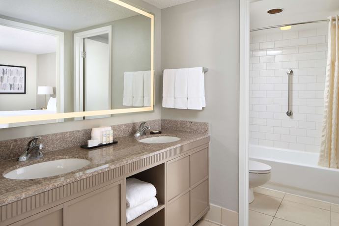 Imagen de la habitación del Hotel Embassy Suites by Hilton Myrtle Beach Oceanfront Resort. Foto 11