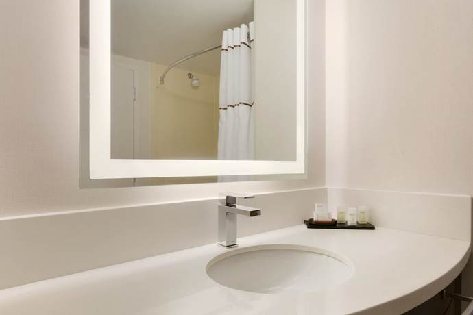 Imagen de la habitación del Hotel Embassy Suites by Hilton Newark Wilmington South. Foto 8