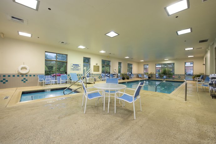 Imagen de la piscina del Hotel Embassy Suites by Hilton Newark Wilmington South. Foto 19
