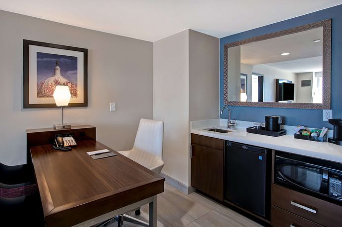 Imagen de la habitación del Hotel Embassy Suites by Hilton Oklahoma City Northwest. Foto 2