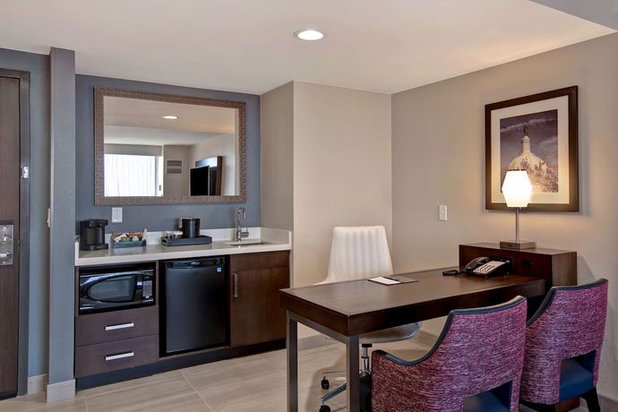 Imagen de la habitación del Hotel Embassy Suites by Hilton Oklahoma City Northwest. Foto 3
