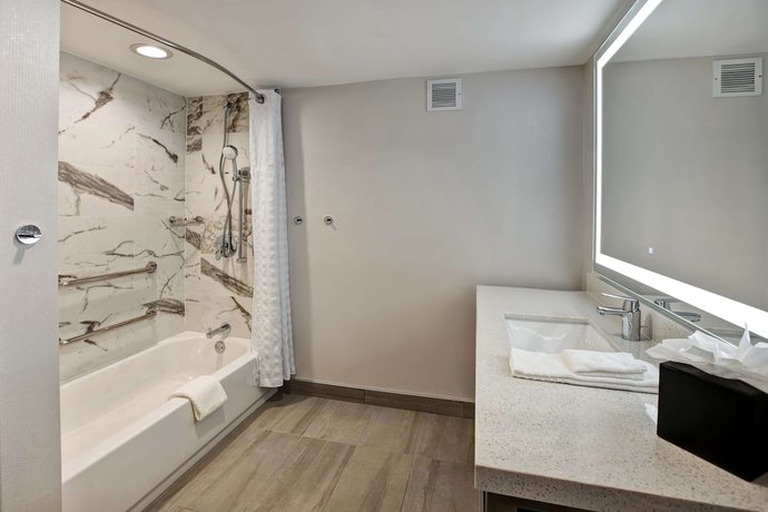 Imagen de la habitación del Hotel Embassy Suites by Hilton Oklahoma City Northwest. Foto 9