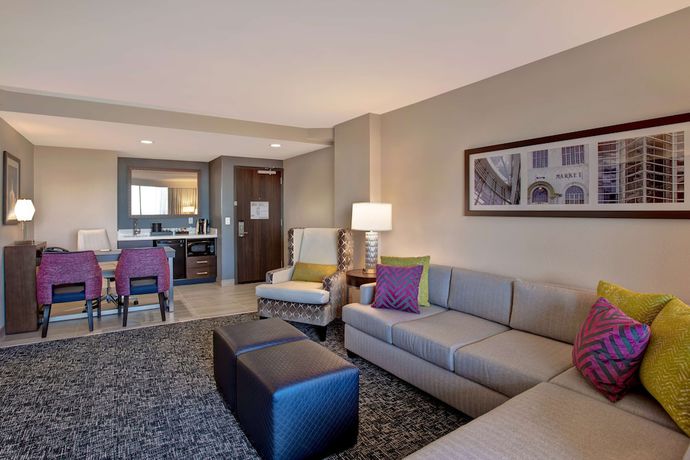 Imagen de la habitación del Hotel Embassy Suites by Hilton Oklahoma City Northwest. Foto 11