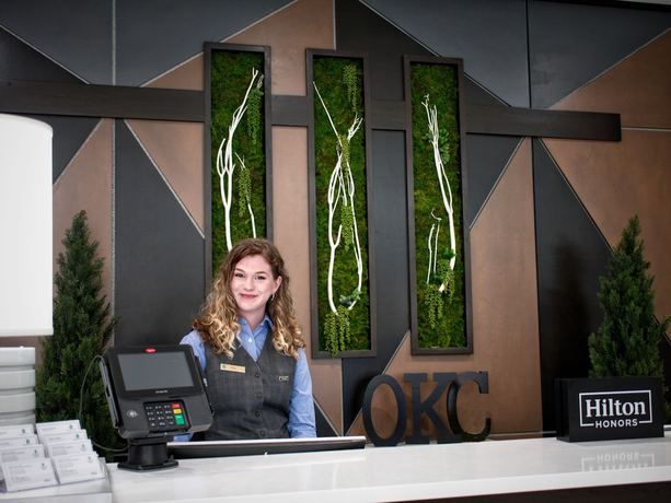 Imagen de los interiores del Hotel Embassy Suites by Hilton Oklahoma City Northwest. Foto 18