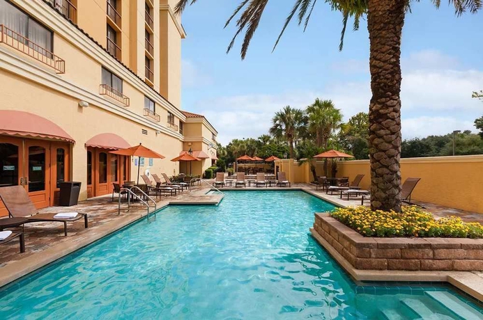 Imagen de la piscina del Hotel Embassy Suites by Hilton Orlando International Drive Convention Center. Foto 14