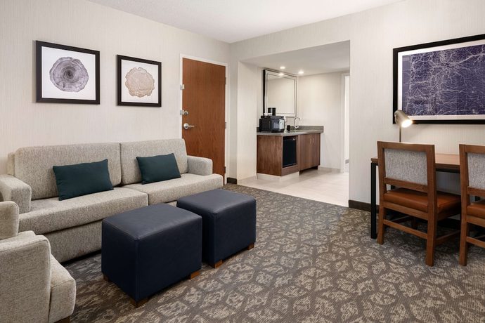 Imagen de la habitación del Hotel Embassy Suites by Hilton Portland Airport. Foto 5
