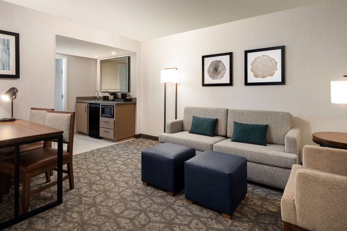 Imagen de la habitación del Hotel Embassy Suites by Hilton Portland Airport. Foto 8