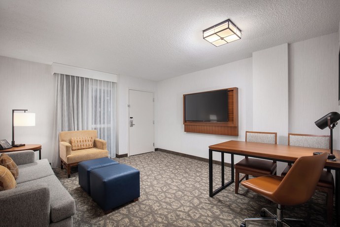 Imagen de la habitación del Hotel Embassy Suites by Hilton Portland Airport. Foto 9
