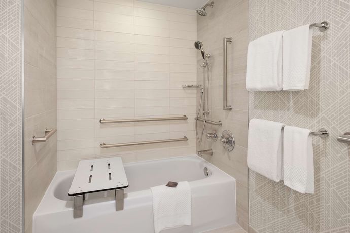 Imagen de la habitación del Hotel Embassy Suites by Hilton Portland Airport. Foto 11