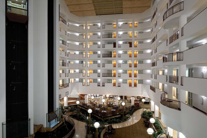 Imagen de los interiores del Hotel Embassy Suites by Hilton Portland Airport. Foto 19