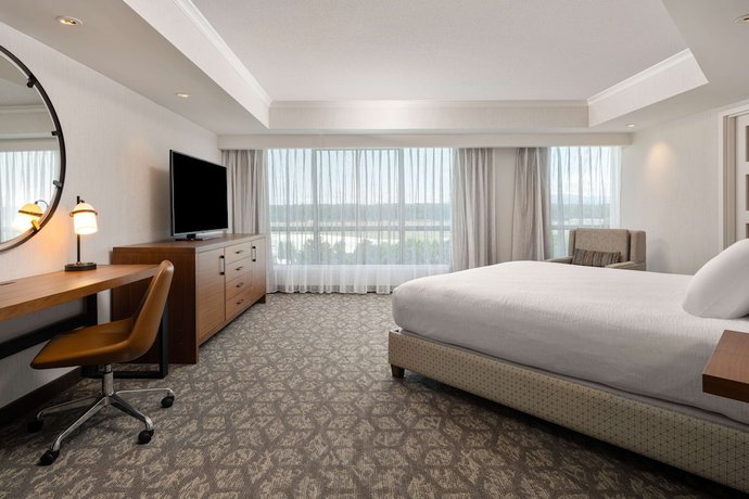 Imagen de la habitación del Hotel Embassy Suites by Hilton Portland Airport. Foto 12