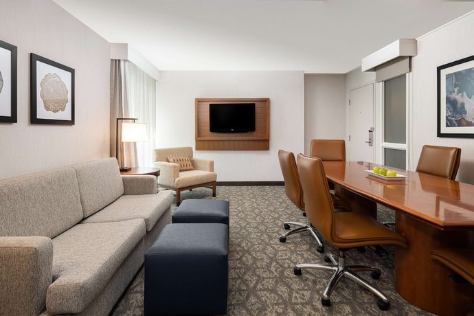 Imagen de la habitación del Hotel Embassy Suites by Hilton Portland Airport. Foto 13