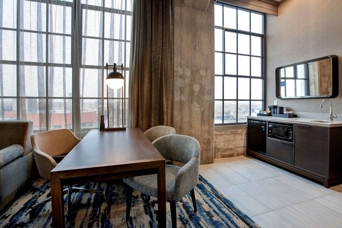 Imagen de la habitación del Hotel Embassy Suites by Hilton Rockford Riverfront. Foto 2