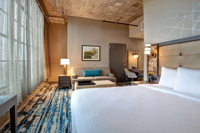 Imagen de la habitación del Hotel Embassy Suites by Hilton Rockford Riverfront. Foto 8