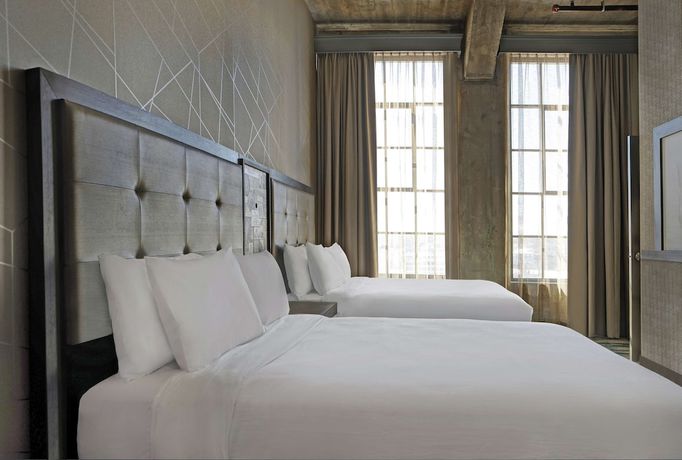 Imagen de la habitación del Hotel Embassy Suites by Hilton Rockford Riverfront. Foto 10