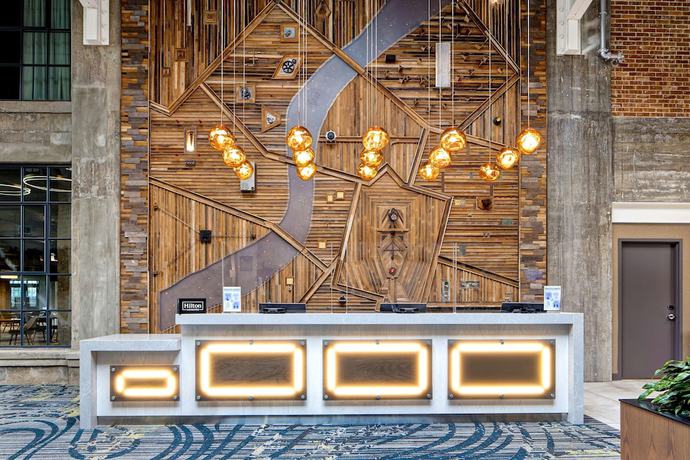 Imagen de los interiores del Hotel Embassy Suites by Hilton Rockford Riverfront. Foto 19