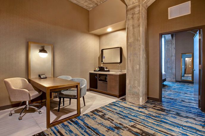 Imagen de la habitación del Hotel Embassy Suites by Hilton Rockford Riverfront. Foto 15