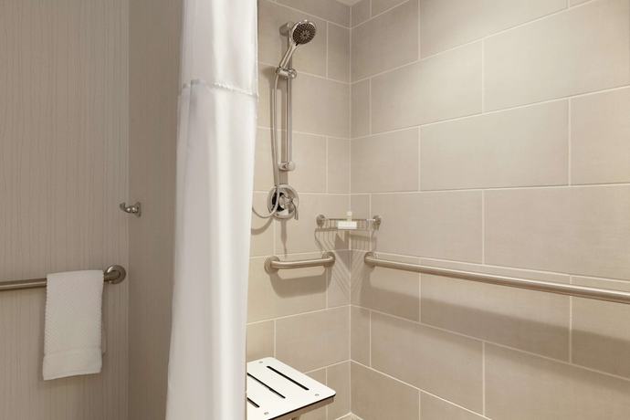 Imagen de la habitación del Hotel Embassy Suites by Hilton South Jordan Salt Lake City. Foto 3