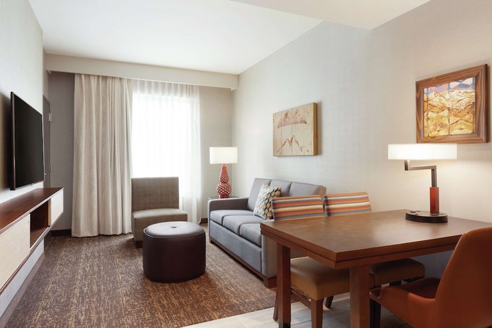 Imagen de la habitación del Hotel Embassy Suites by Hilton South Jordan Salt Lake City. Foto 9