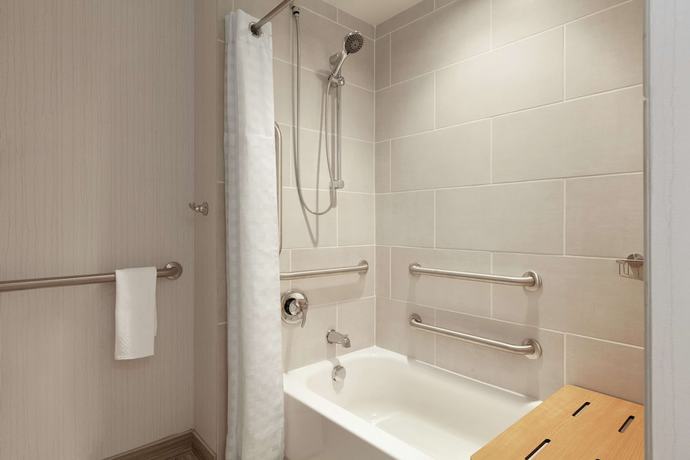 Imagen de la habitación del Hotel Embassy Suites by Hilton South Jordan Salt Lake City. Foto 11