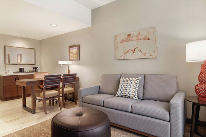 Imagen de la habitación del Hotel Embassy Suites by Hilton South Jordan Salt Lake City. Foto 17