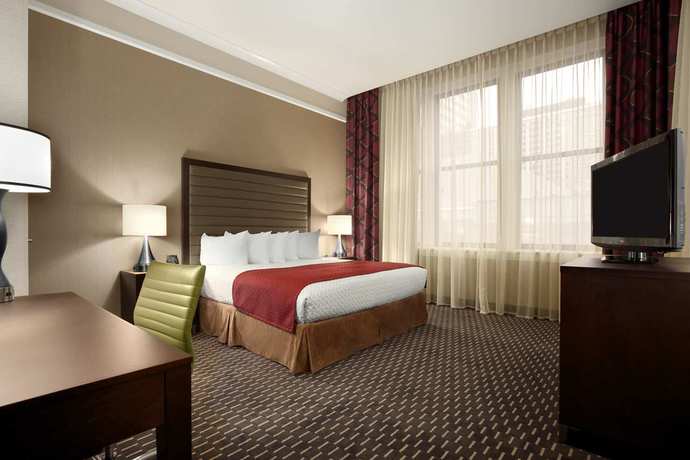 Imagen de la habitación del Hotel Embassy Suites by Hilton St. Louis Downtown. Foto 3