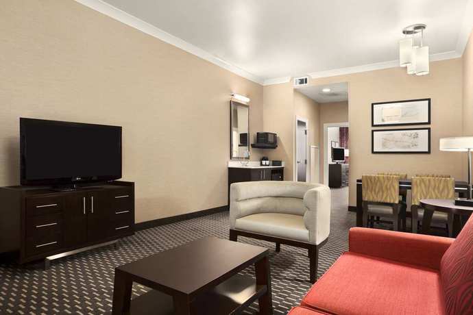 Imagen de la habitación del Hotel Embassy Suites by Hilton St. Louis Downtown. Foto 4