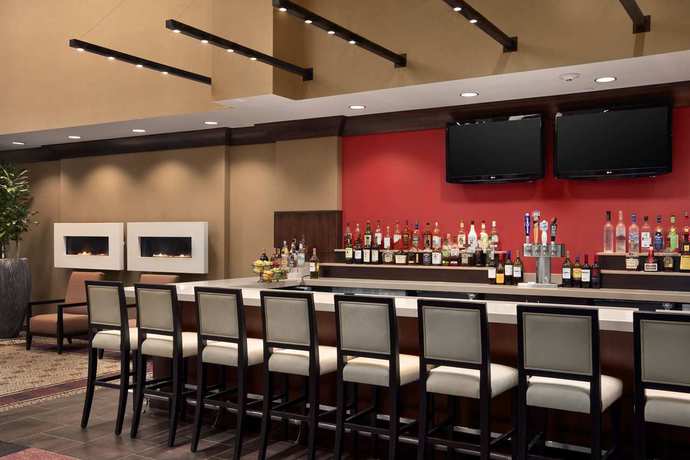 Imagen del bar/restaurante del Hotel Embassy Suites by Hilton St. Louis Downtown. Foto 2