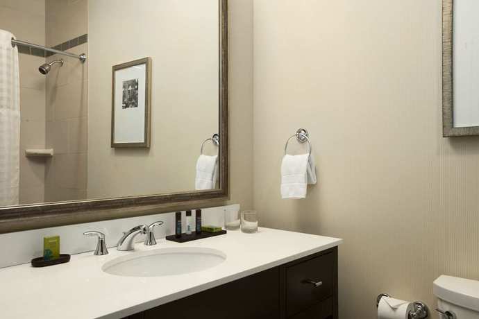 Imagen de la habitación del Hotel Embassy Suites by Hilton St. Louis Downtown. Foto 8