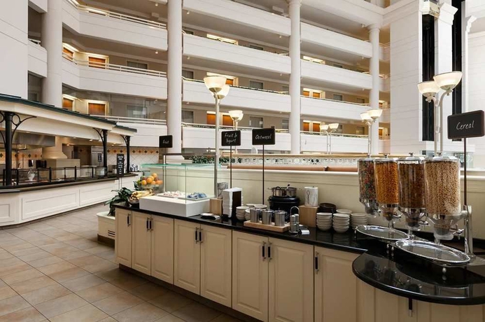 Imagen del bar/restaurante del Hotel Embassy Suites by Hilton Washington DC Chevy Chase Pavilion. Foto 2