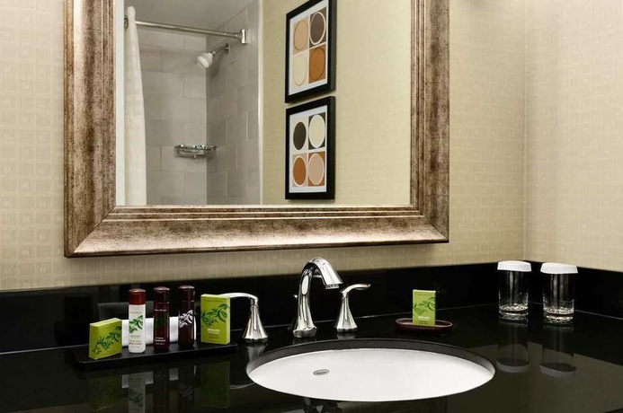 Imagen de la habitación del Hotel Embassy Suites by Hilton Washington DC Chevy Chase Pavilion. Foto 6