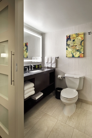 Imagen de la habitación del Hotel Embassy Suites by Hilton Washington DC Chevy Chase Pavilion. Foto 7