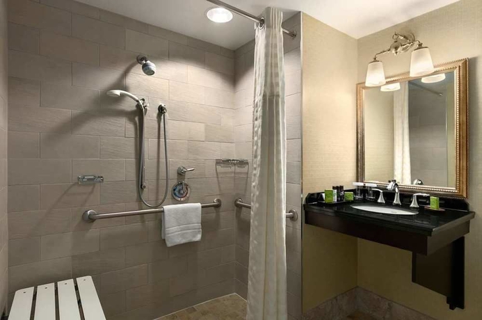Imagen de la habitación del Hotel Embassy Suites by Hilton Washington DC Chevy Chase Pavilion. Foto 8