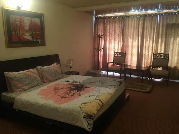 Imagen de la habitación del Hotel Embassy Villa Suites. Foto 16