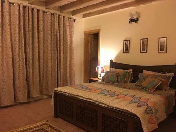 Imagen de la habitación del Hotel Embassy Villa Suites. Foto 17