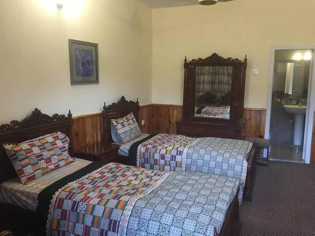 Imagen de la habitación del Hotel Embassy Villa Suites. Foto 20