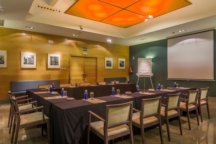 Imagen de los interiores del Hotel Embassy by Petit Palace. Foto 14