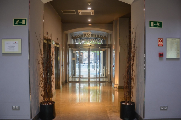 Imagen de los interiores del Hotel Embassy by Petit Palace. Foto 15