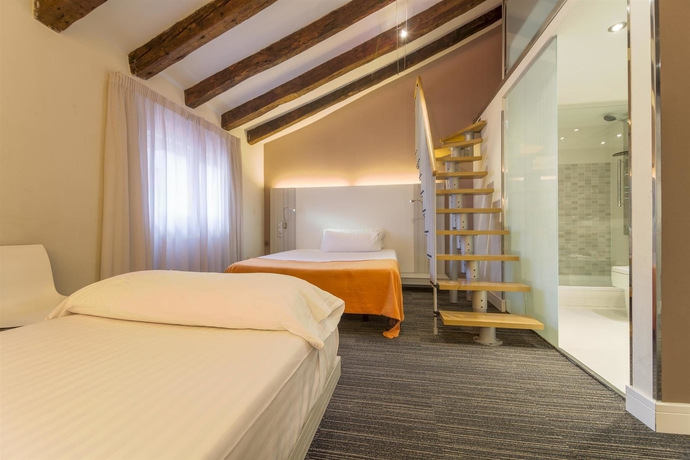 Imagen de la habitación del Hotel Embassy by Petit Palace. Foto 9