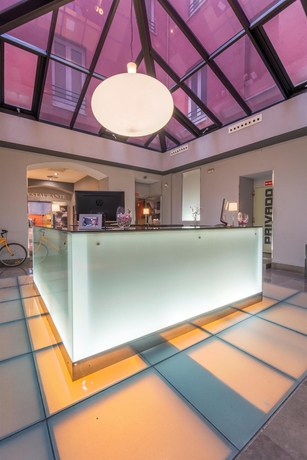 Imagen de los interiores del Hotel Embassy by Petit Palace. Foto 16